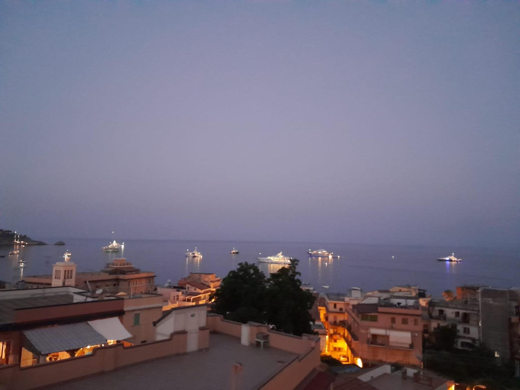 Mungi Bay, Flat With Sea View Roof Top Terrace Giardini-Naxos Exterior foto