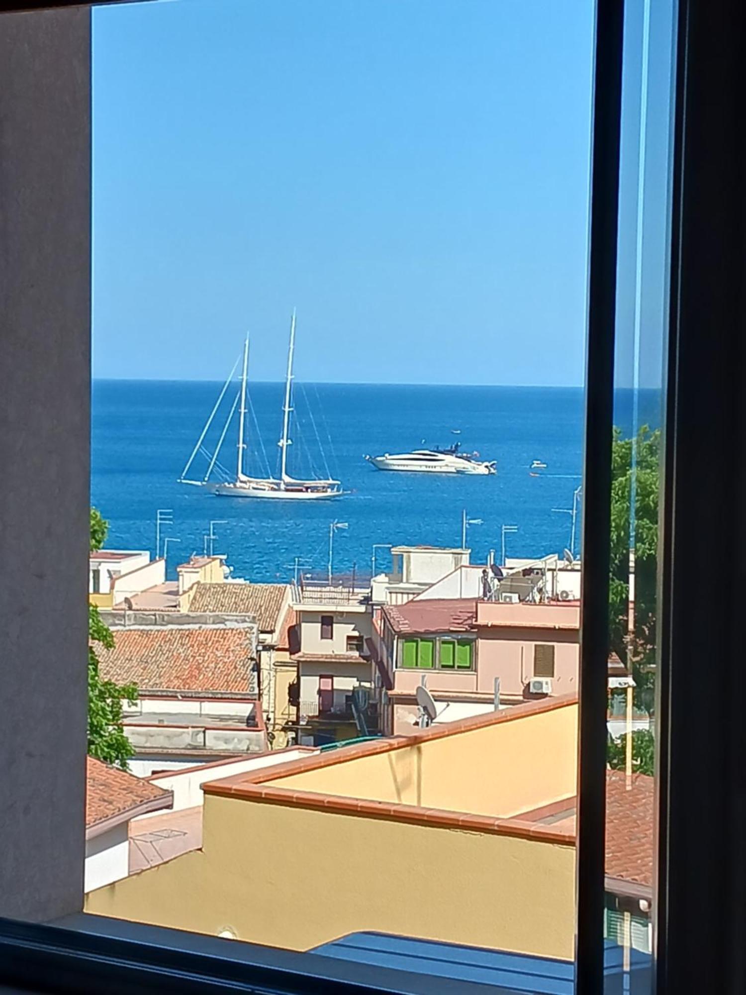 Mungi Bay, Flat With Sea View Roof Top Terrace Giardini-Naxos Exterior foto