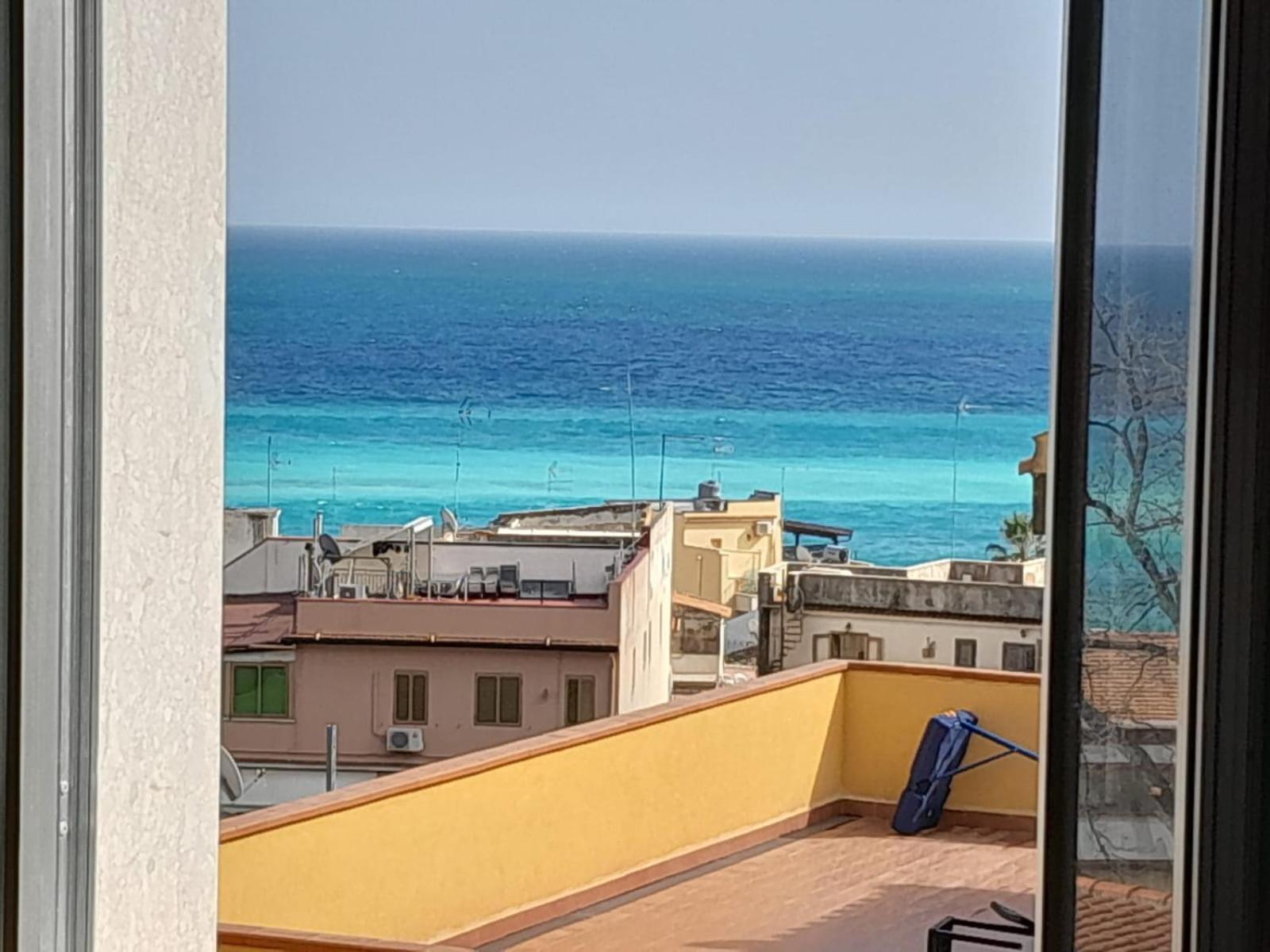 Mungi Bay, Flat With Sea View Roof Top Terrace Giardini-Naxos Zimmer foto